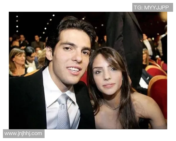 足球明星与夫人之间的爱情故事与婚姻生活揭秘